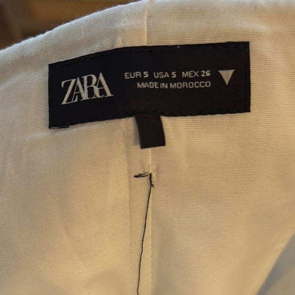 Chic Black and White Strapless Top - Picture 3 of 3